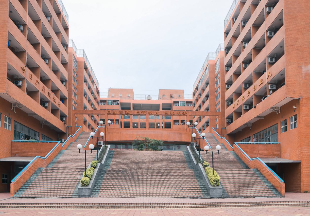 新易学校园环境1